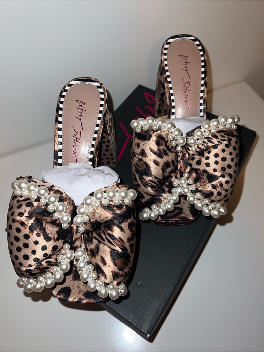 Betsey Johnson Macie Leopard Print Block Heel Platform Sandals Oversized Bow - Picture 3 of 7